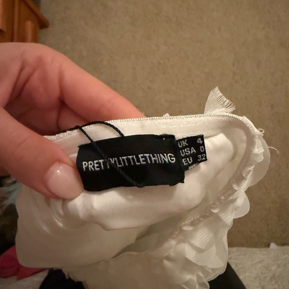 PrettyLittleThing WHITE APPLIQUE ROSE DETAIL DRAPED MIDAXI DRESS - Picture 3 of 5